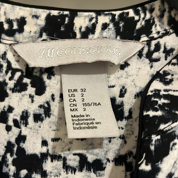 H&M Conscious white & black tank top, women’s size 2 - Picture 3 of 6